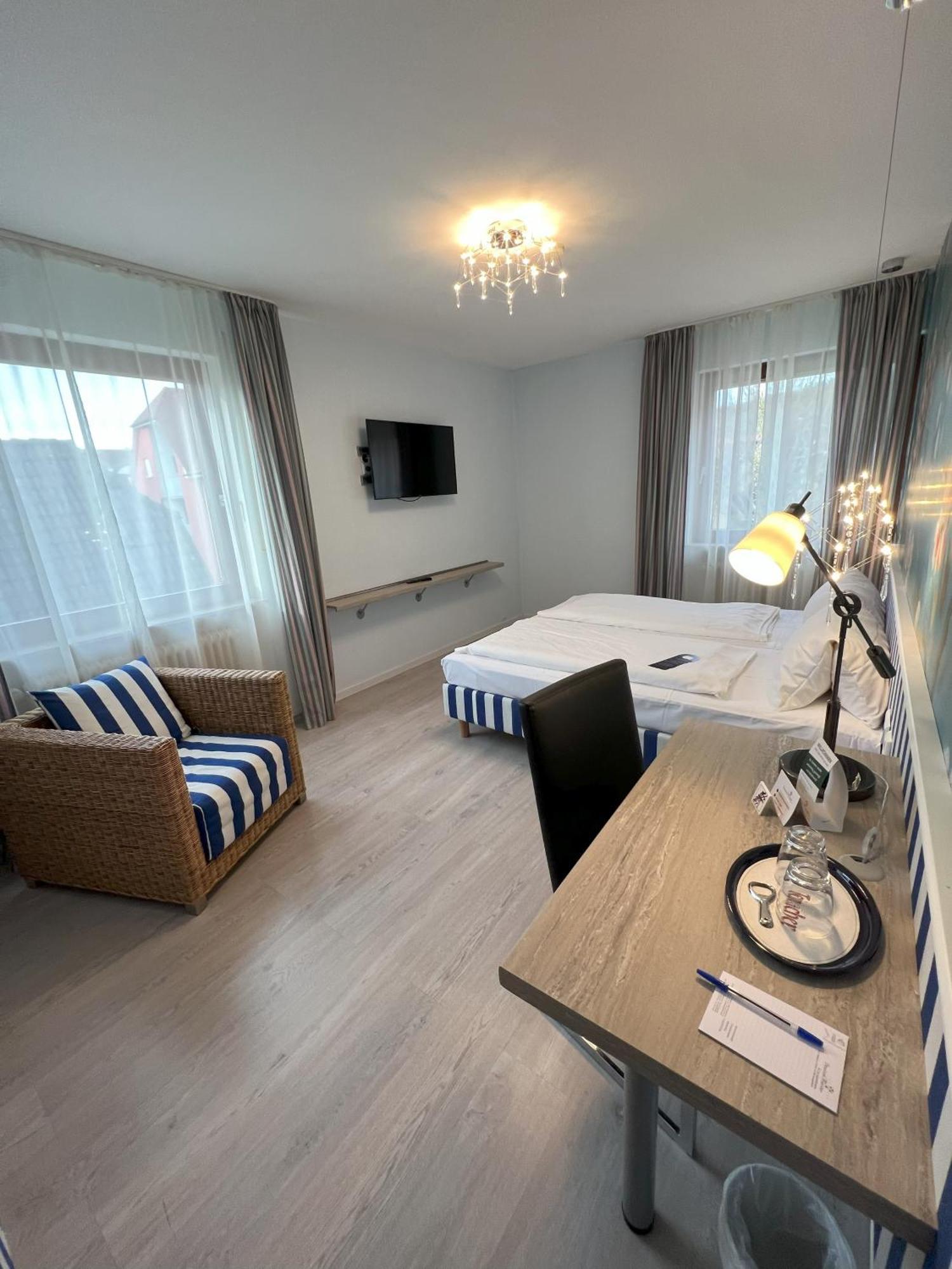 Apart Hotel Deutschmeister Бад-Мергентхайм Экстерьер фото