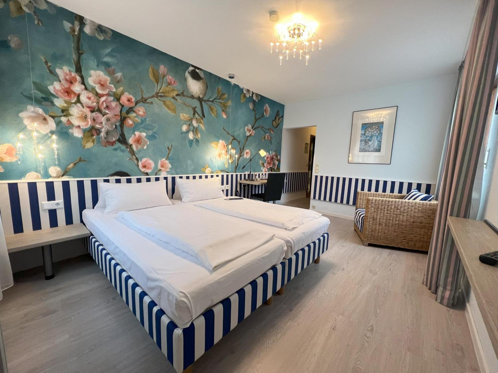 Apart Hotel Deutschmeister Бад-Мергентхайм Экстерьер фото