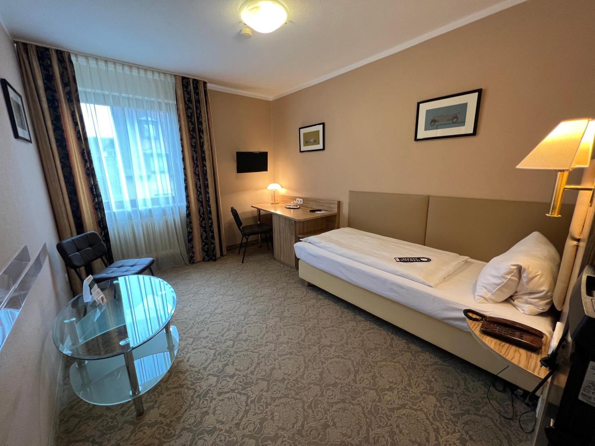 Apart Hotel Deutschmeister Бад-Мергентхайм Экстерьер фото