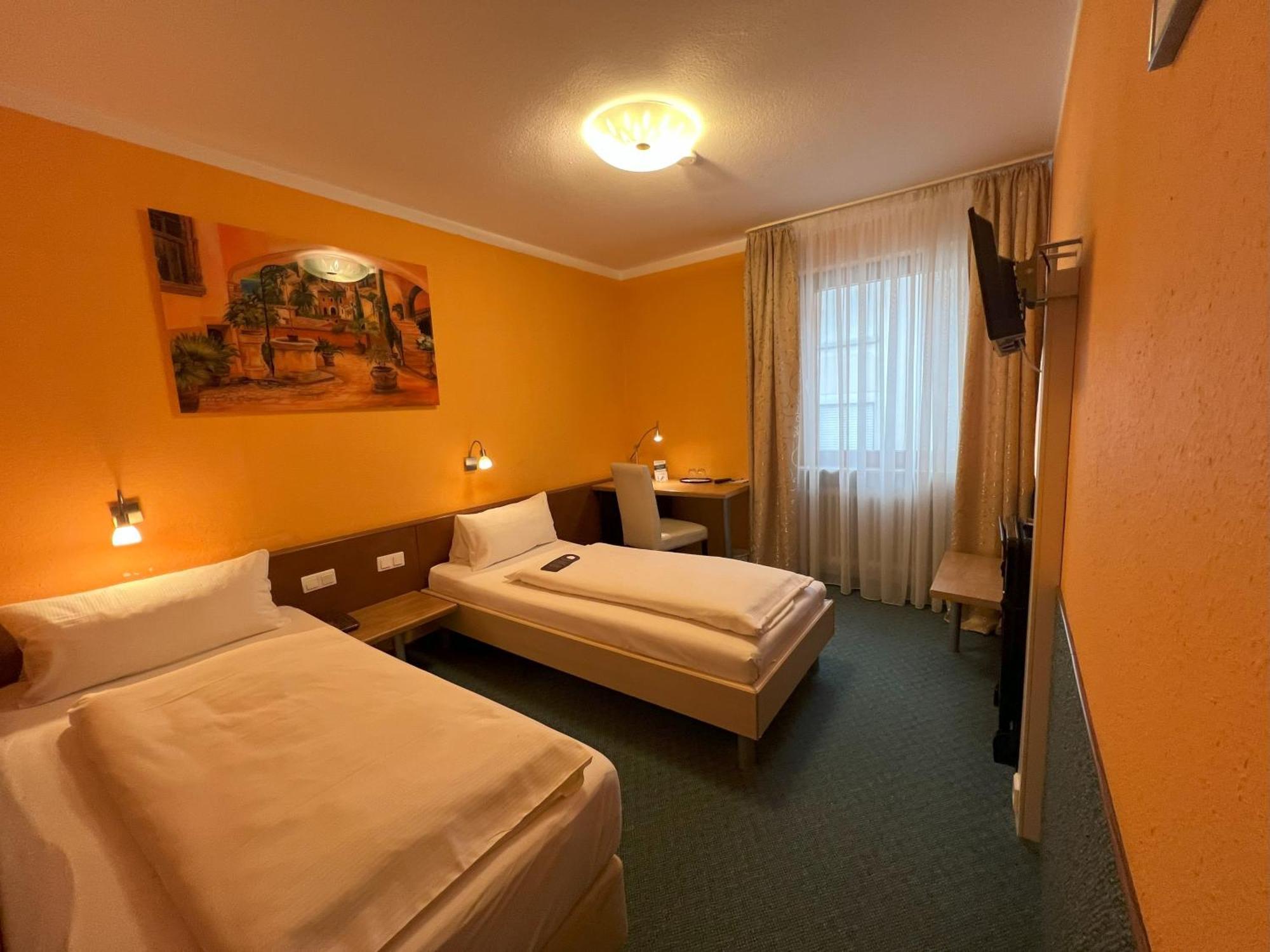 Apart Hotel Deutschmeister Бад-Мергентхайм Экстерьер фото