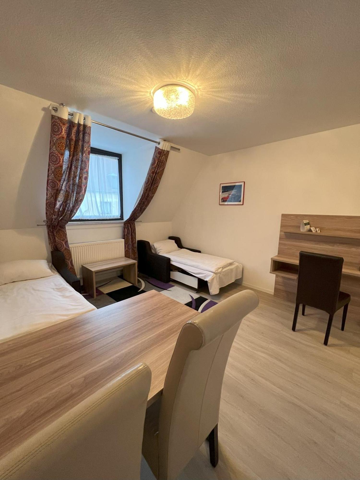 Apart Hotel Deutschmeister Бад-Мергентхайм Экстерьер фото
