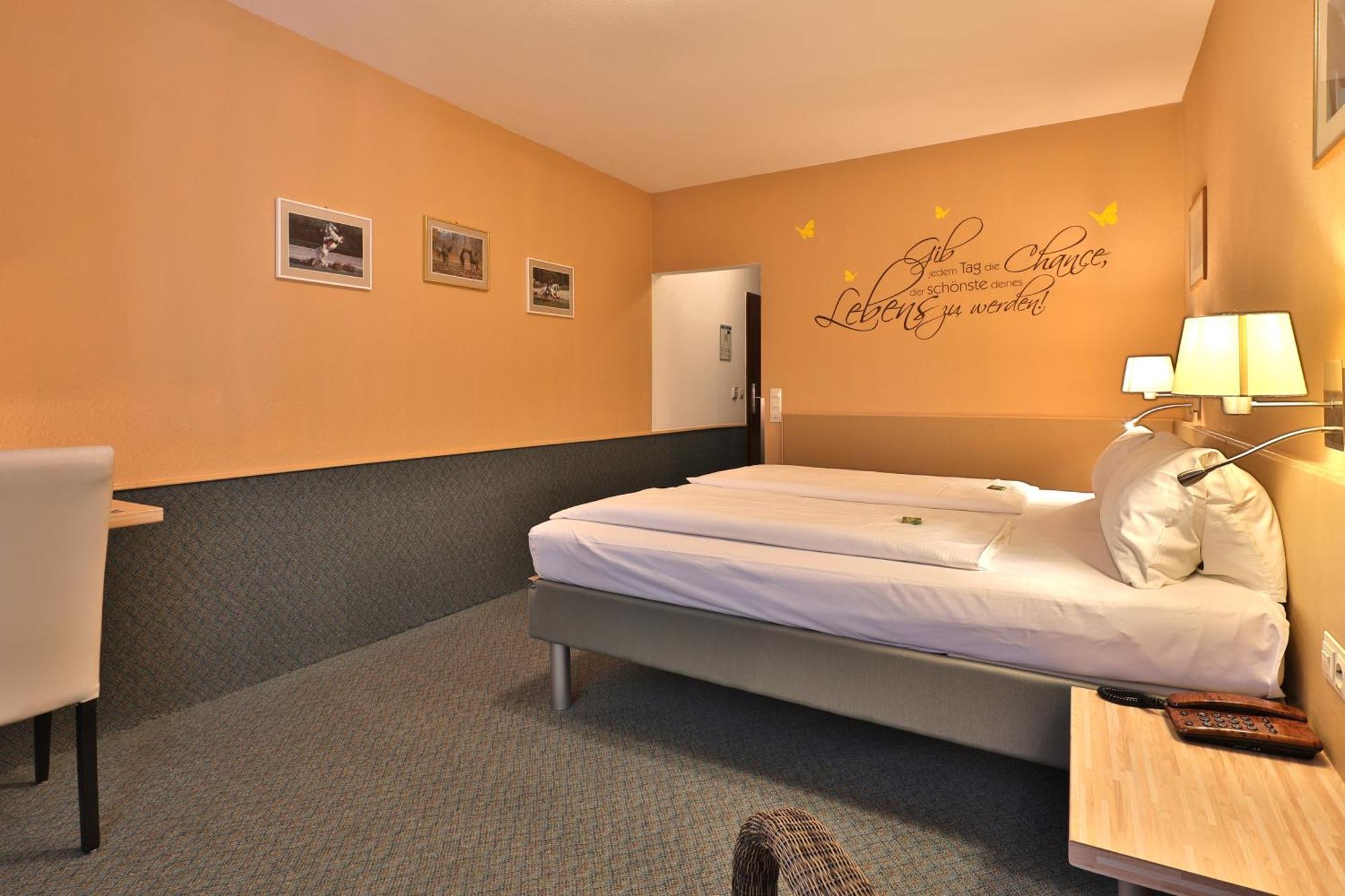 Apart Hotel Deutschmeister Бад-Мергентхайм Экстерьер фото