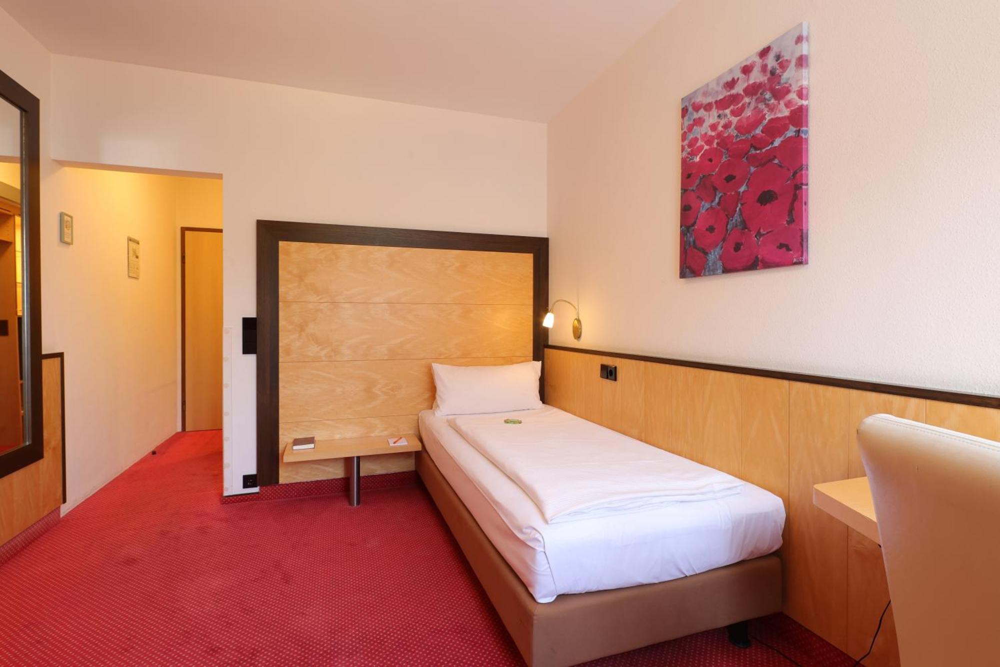 Apart Hotel Deutschmeister Бад-Мергентхайм Экстерьер фото