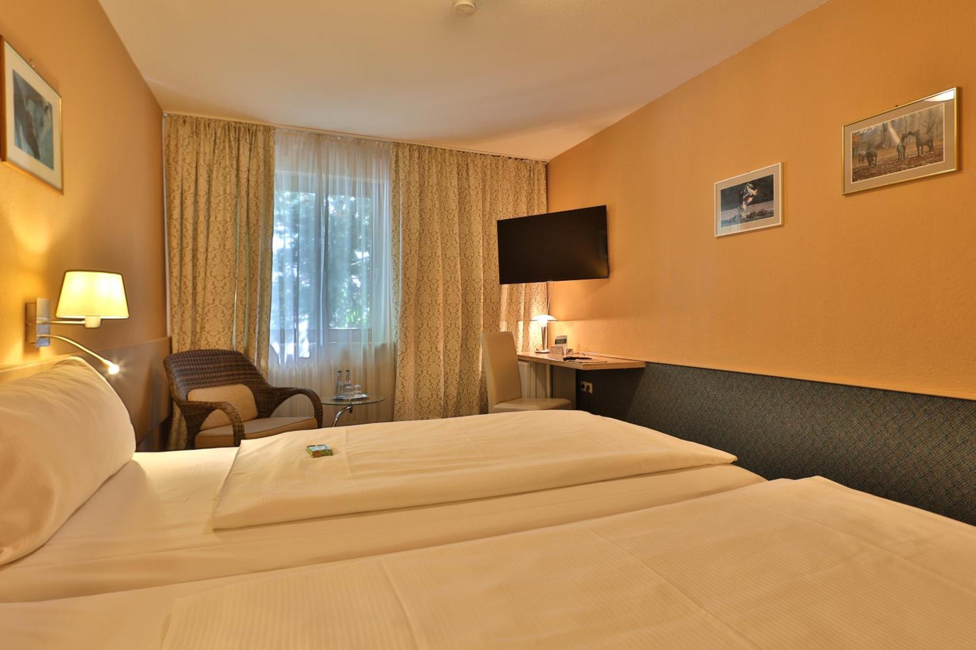 Apart Hotel Deutschmeister Бад-Мергентхайм Экстерьер фото