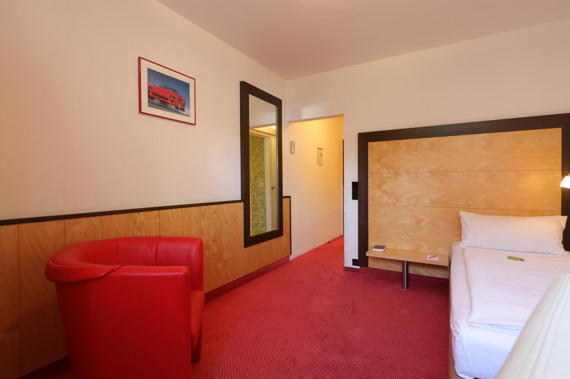 Apart Hotel Deutschmeister Бад-Мергентхайм Экстерьер фото