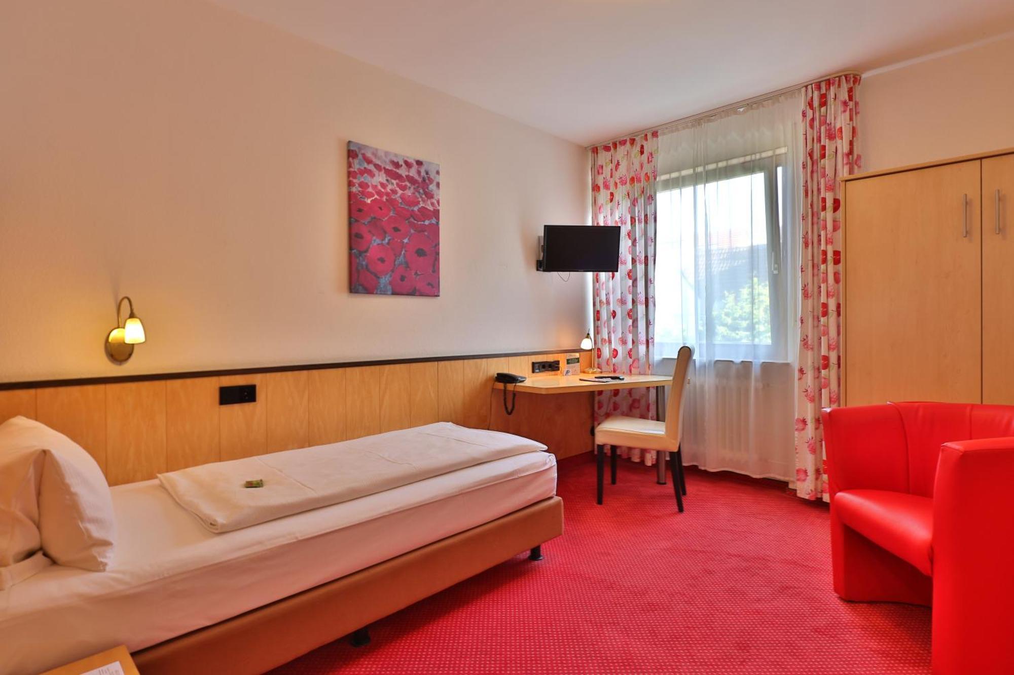 Apart Hotel Deutschmeister Бад-Мергентхайм Экстерьер фото