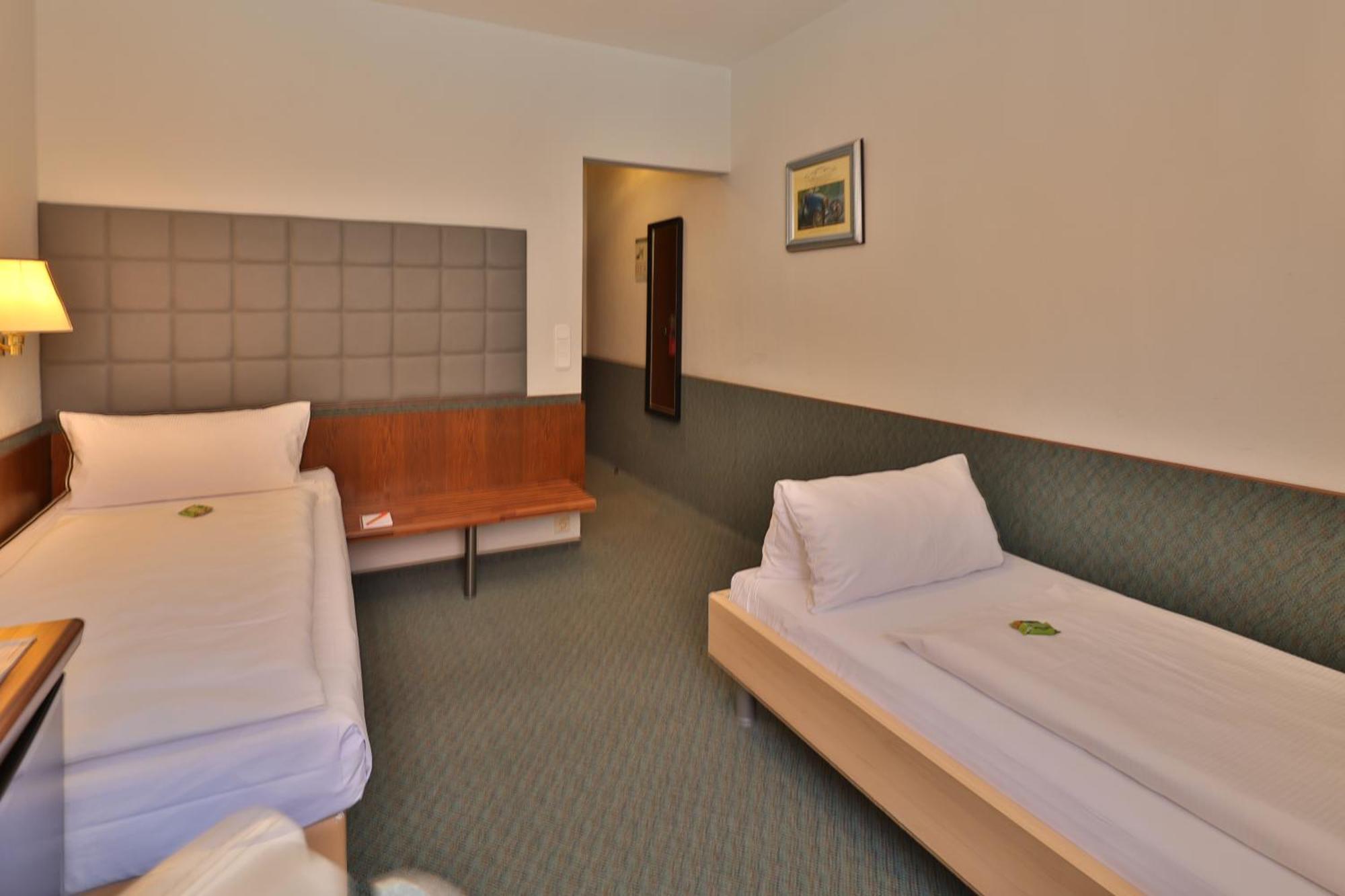Apart Hotel Deutschmeister Бад-Мергентхайм Экстерьер фото
