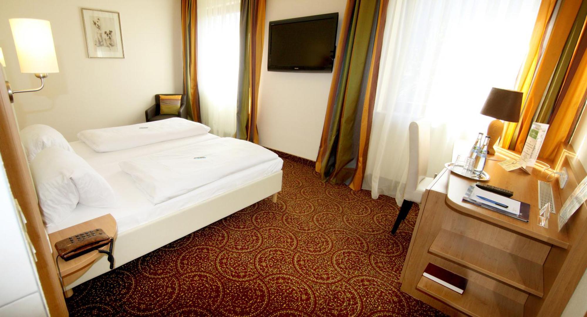 Apart Hotel Deutschmeister Бад-Мергентхайм Экстерьер фото