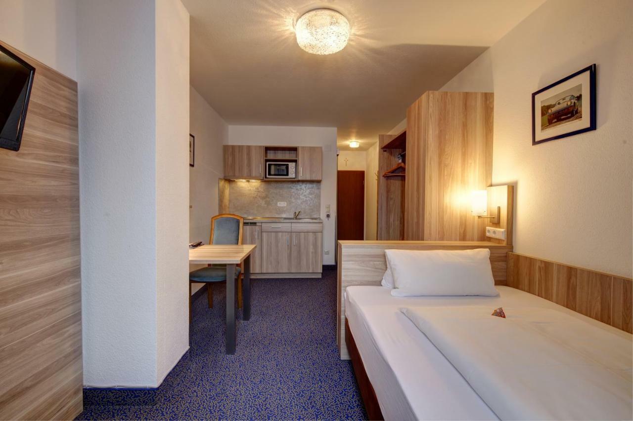 Apart Hotel Deutschmeister Бад-Мергентхайм Экстерьер фото